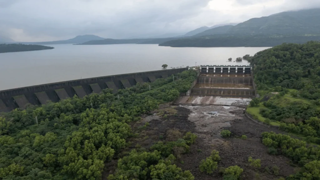 pre wedding shoot locations in pune mulshi lake and dam