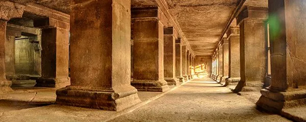 Pataleshwar Caves Temple Pune Pre Wedding Shoot Location for those couples who loves to capture their lifetime memory in old temple location