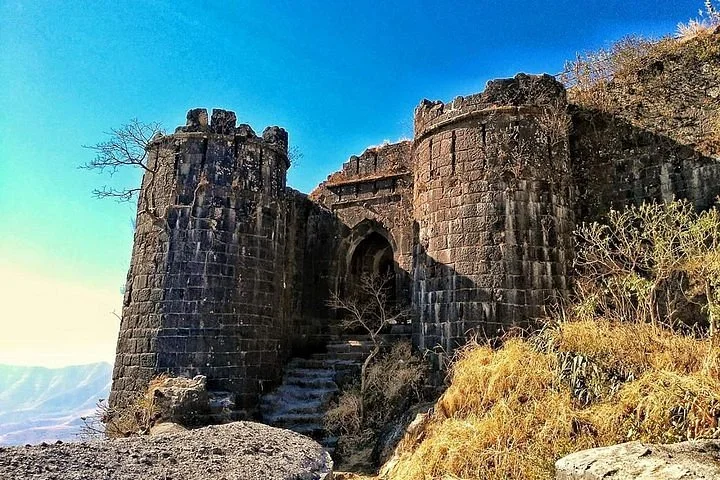 sinhagad fort pre wedding shoot location in pune 